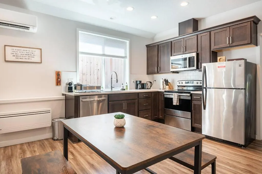 Walkable Apt Next To Restaurants, Bars, And Shops! Portland