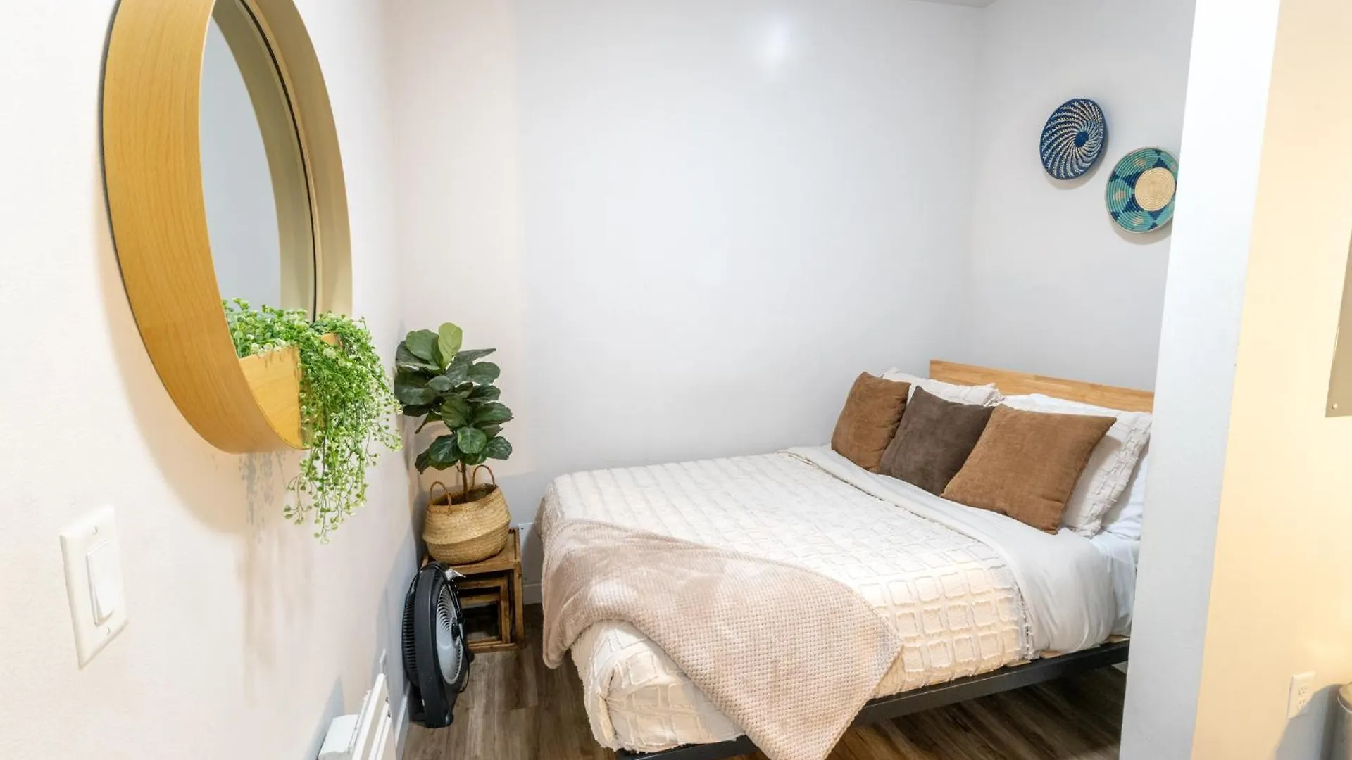 Walkable Apt Next To Restaurants, Bars, And Shops! Portland United States