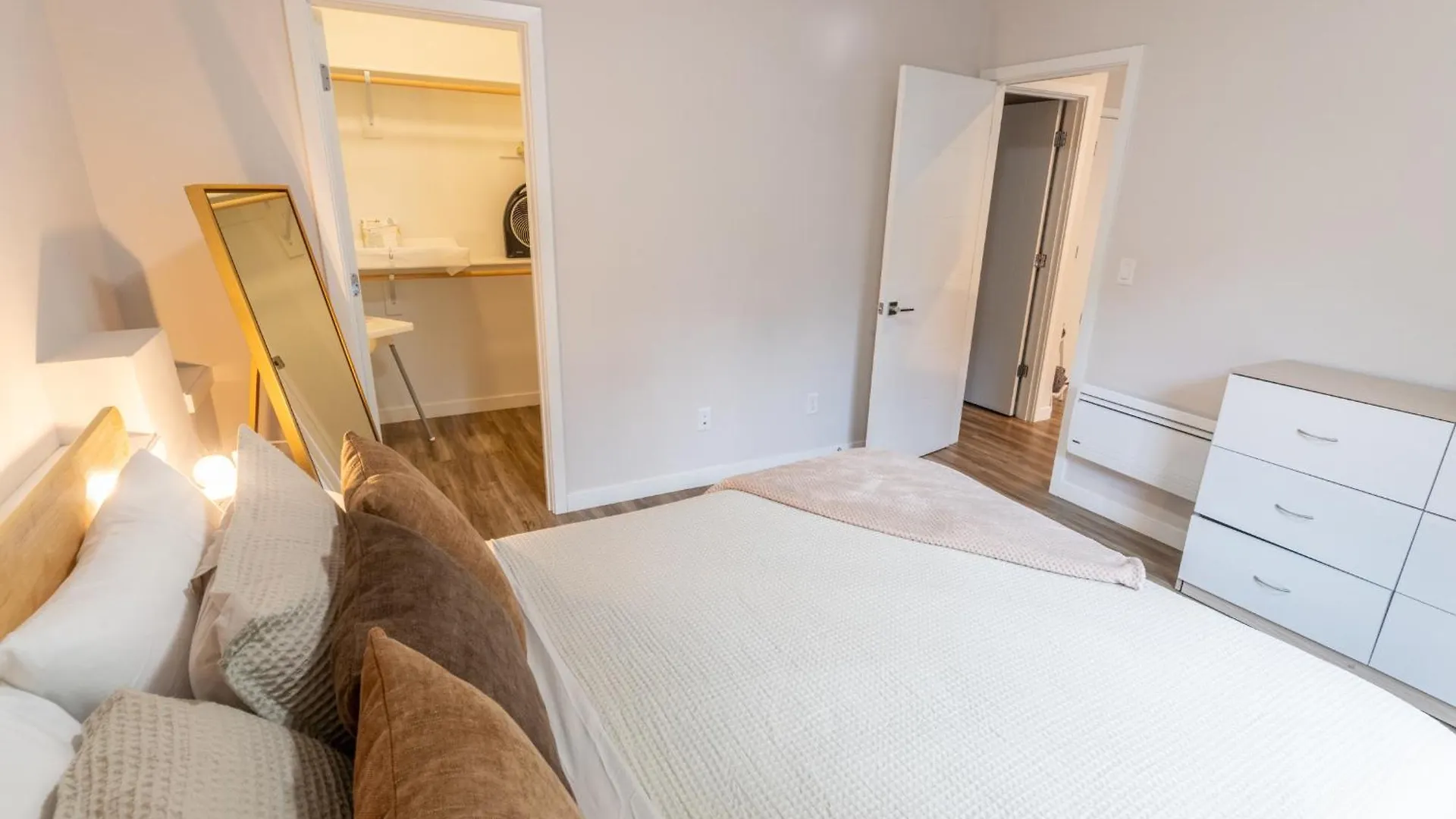 Holiday home Walkable Apt Next To Restaurants, Bars, And Shops! Portland United States